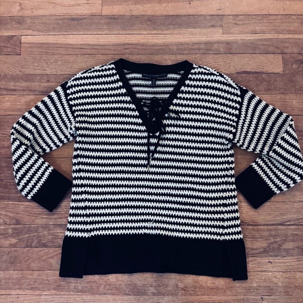 White House Black Market long sleeve lace front V-neck sweater size XS
b72